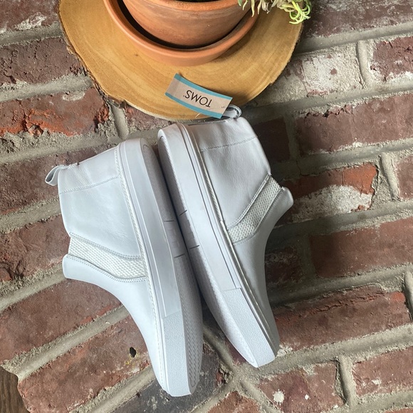 ⬆️ TOMS Bryce White Leather Slip On High Top Sneakers - Picture 2 of 8